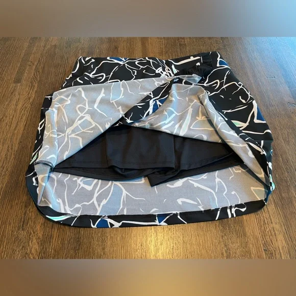 Callaway Black White Blue Ruffle Active Skort - size Medium - Picture 5 of 6